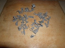 46 Spielzeugsoldaten stehend