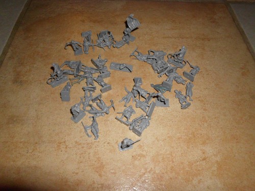 Spielzeugsoldaten stehend - 46,